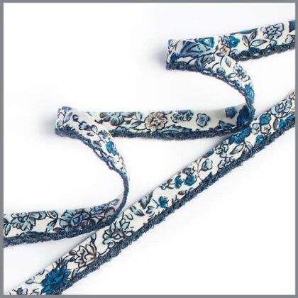 Schrägband mit Häkelspitze - Blumen weiß/dunkel graublau