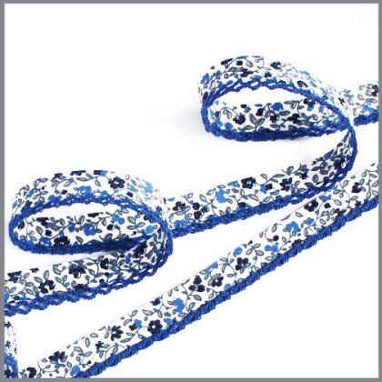 Schrägband mit Häkelspitze - Streublumen weiß/royalblau
